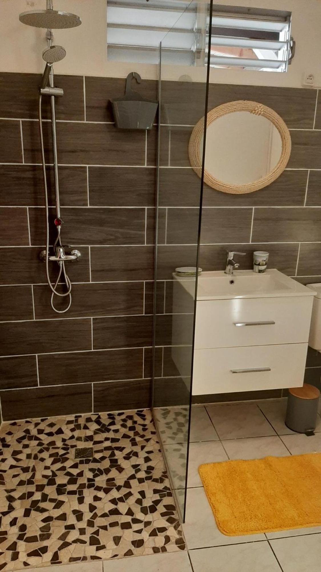 Logement Entier Au Soleil Couchant デエエ エクステリア 写真